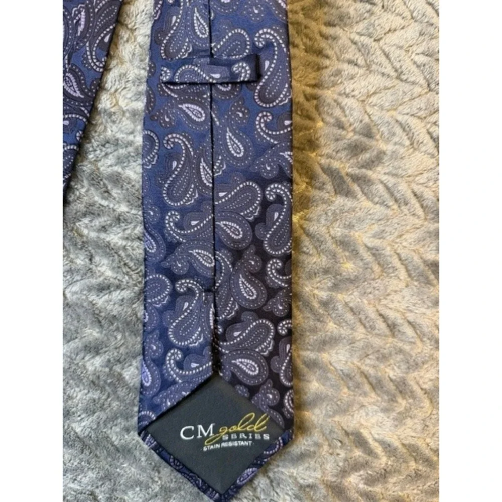 CM Gold Series Mens Navy Blue Lavender Paisley Stain Resistant Necktie Tie 0080